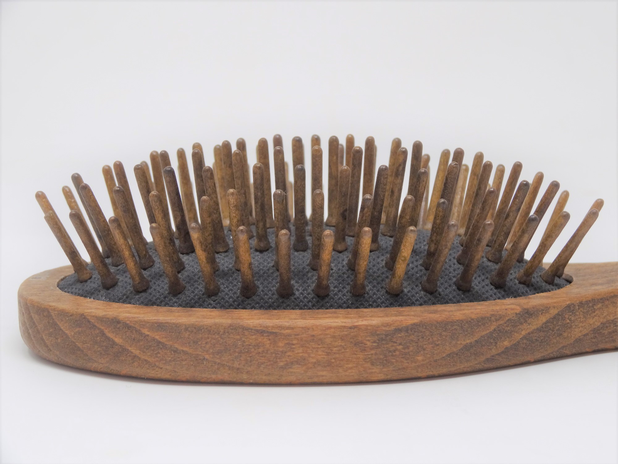 Hairbrush with wooden pins brown