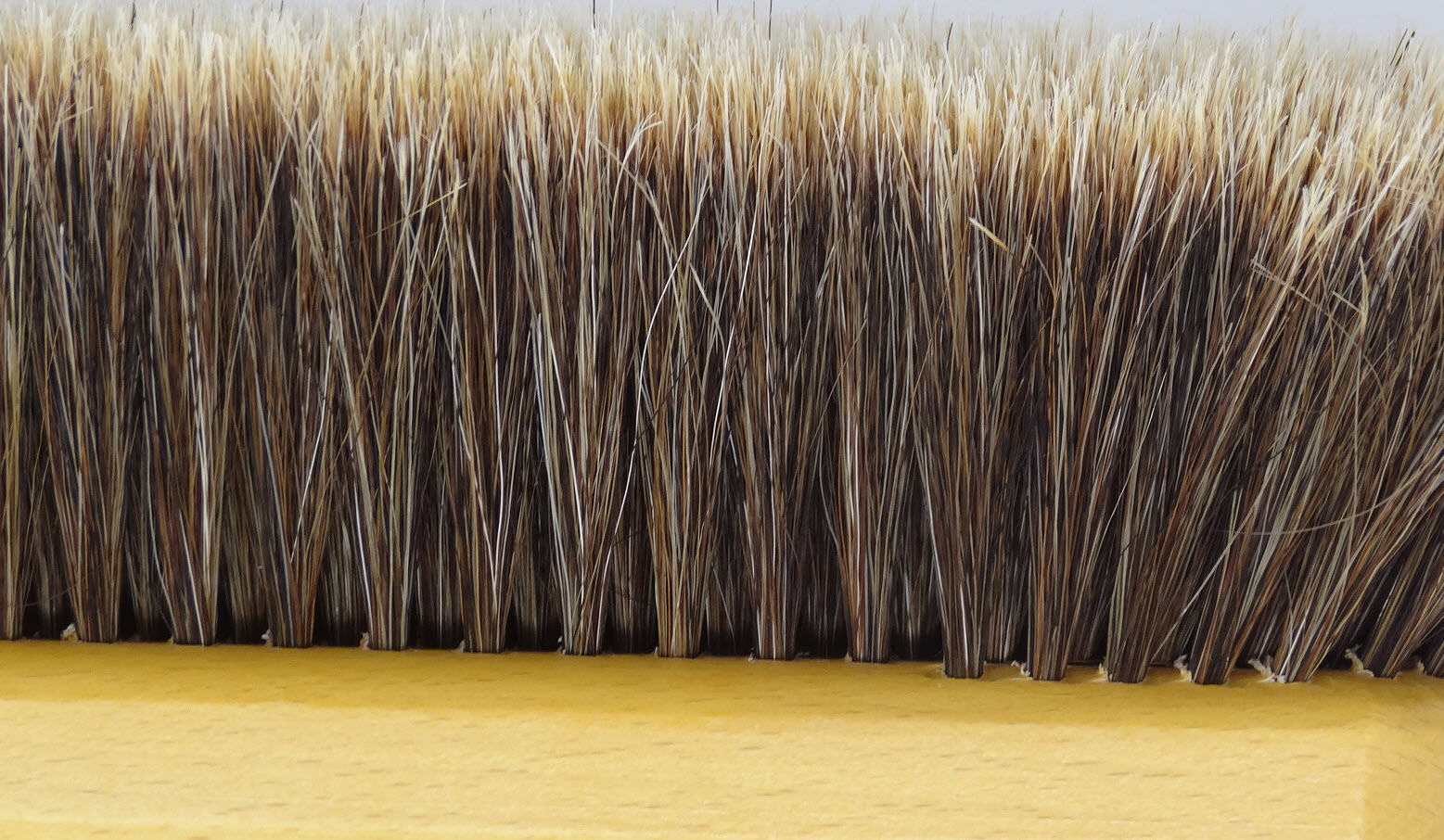 Horsehair broom (with split horsehair)