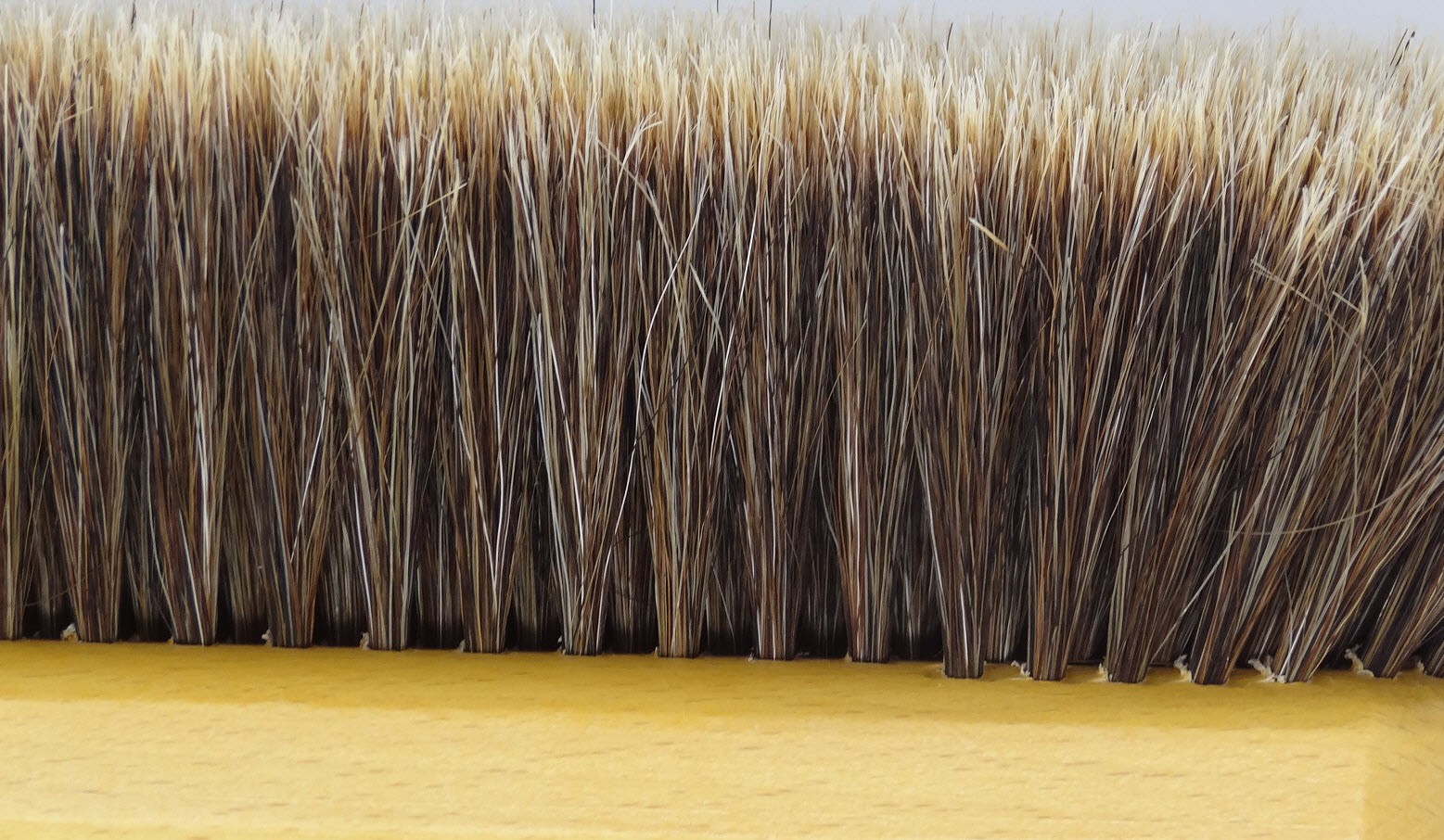 Horsehair broom (with split horsehair)
