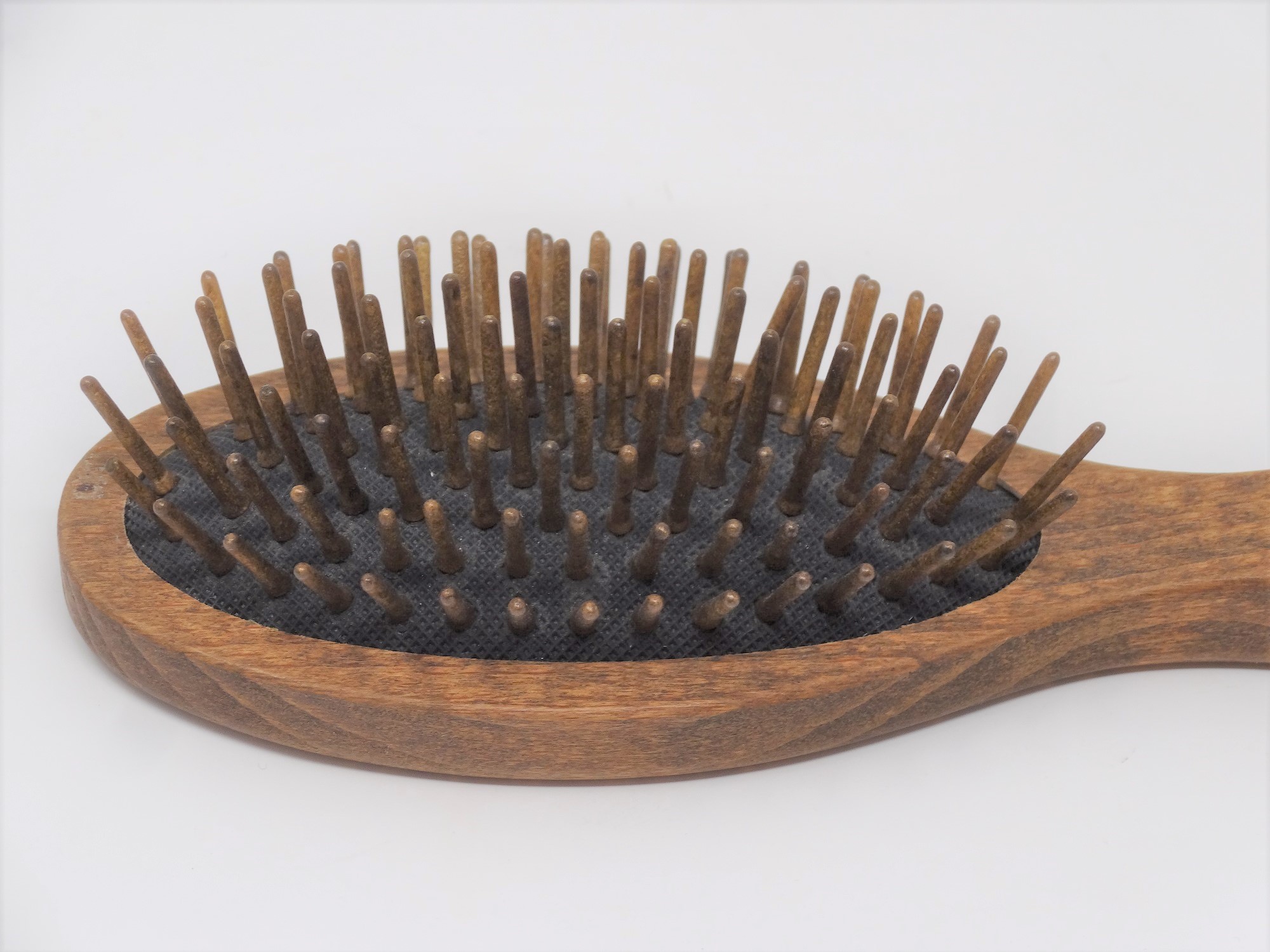 Hairbrush with wooden pins brown