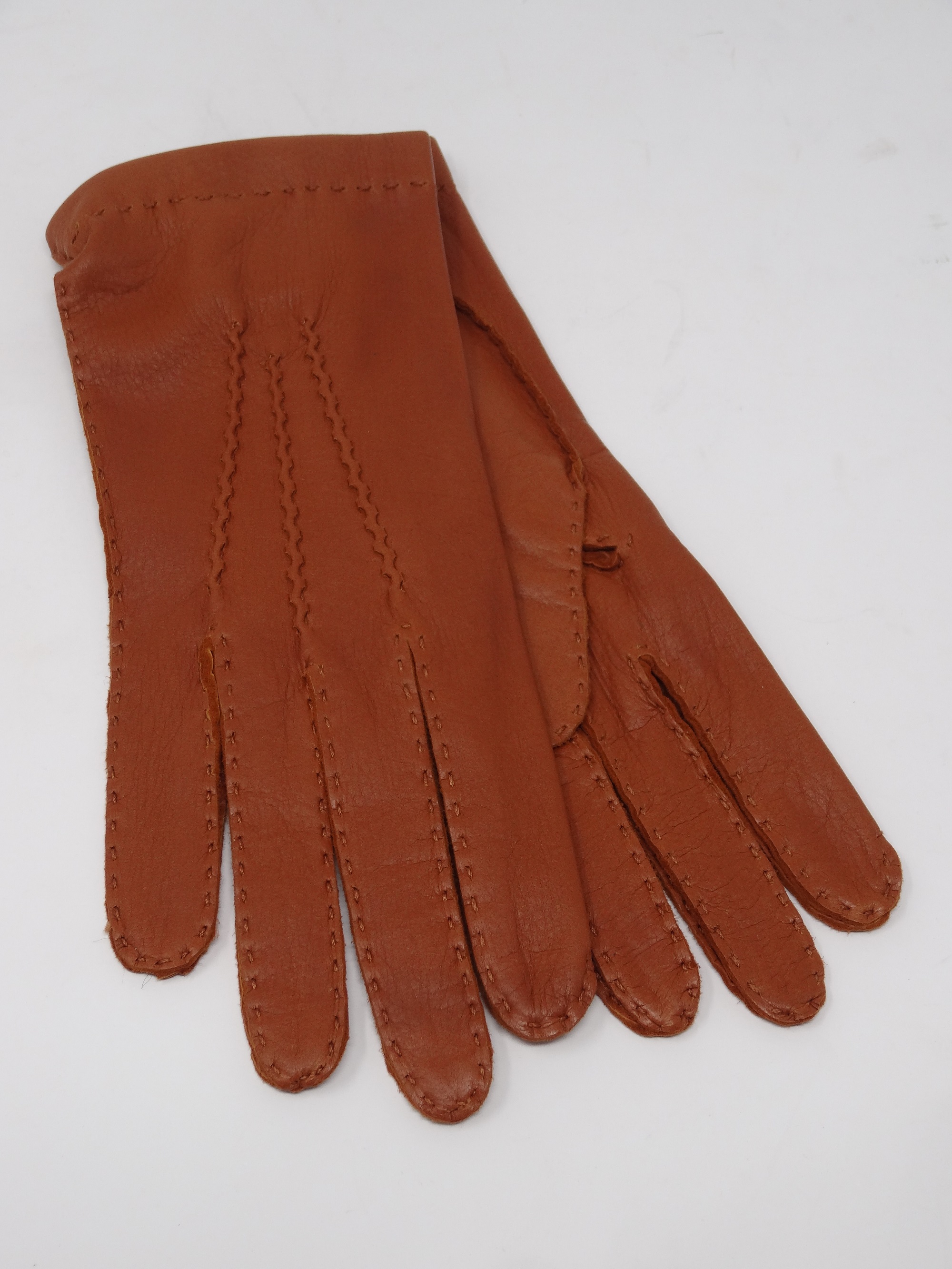 Ladies glove buckskin