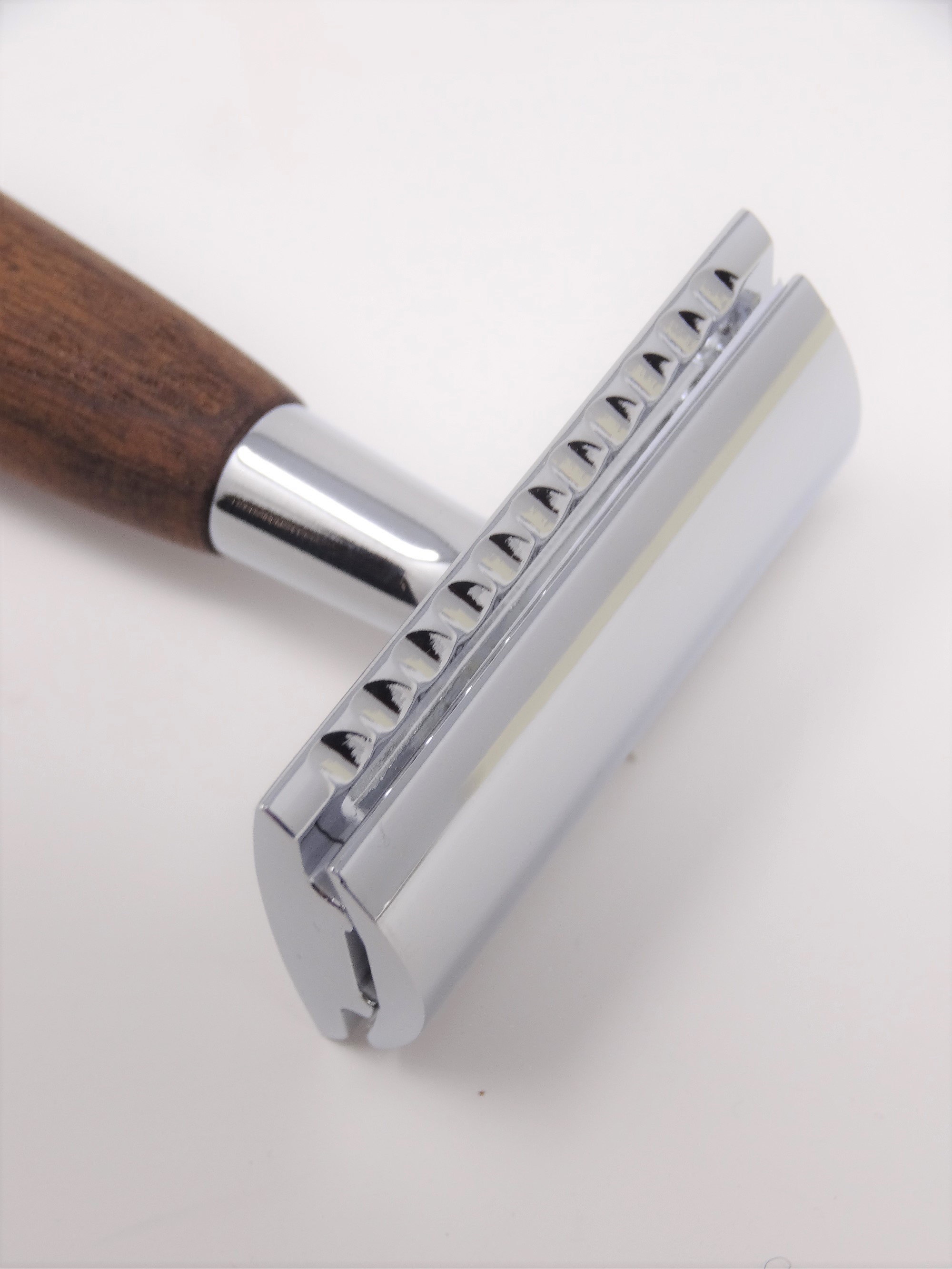 Safty Razor with wooden handle