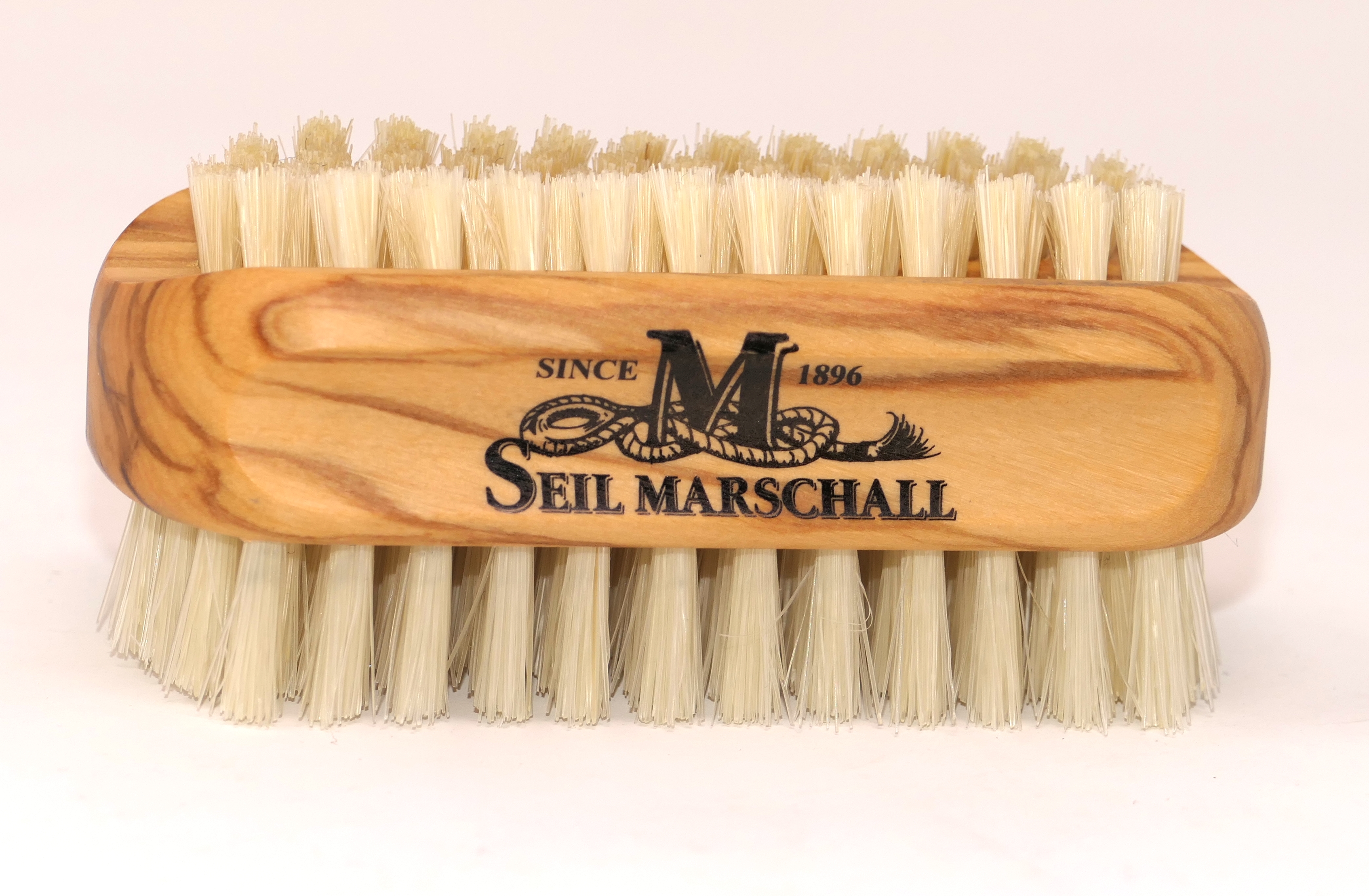 Nagelbürste aus Olivenholz