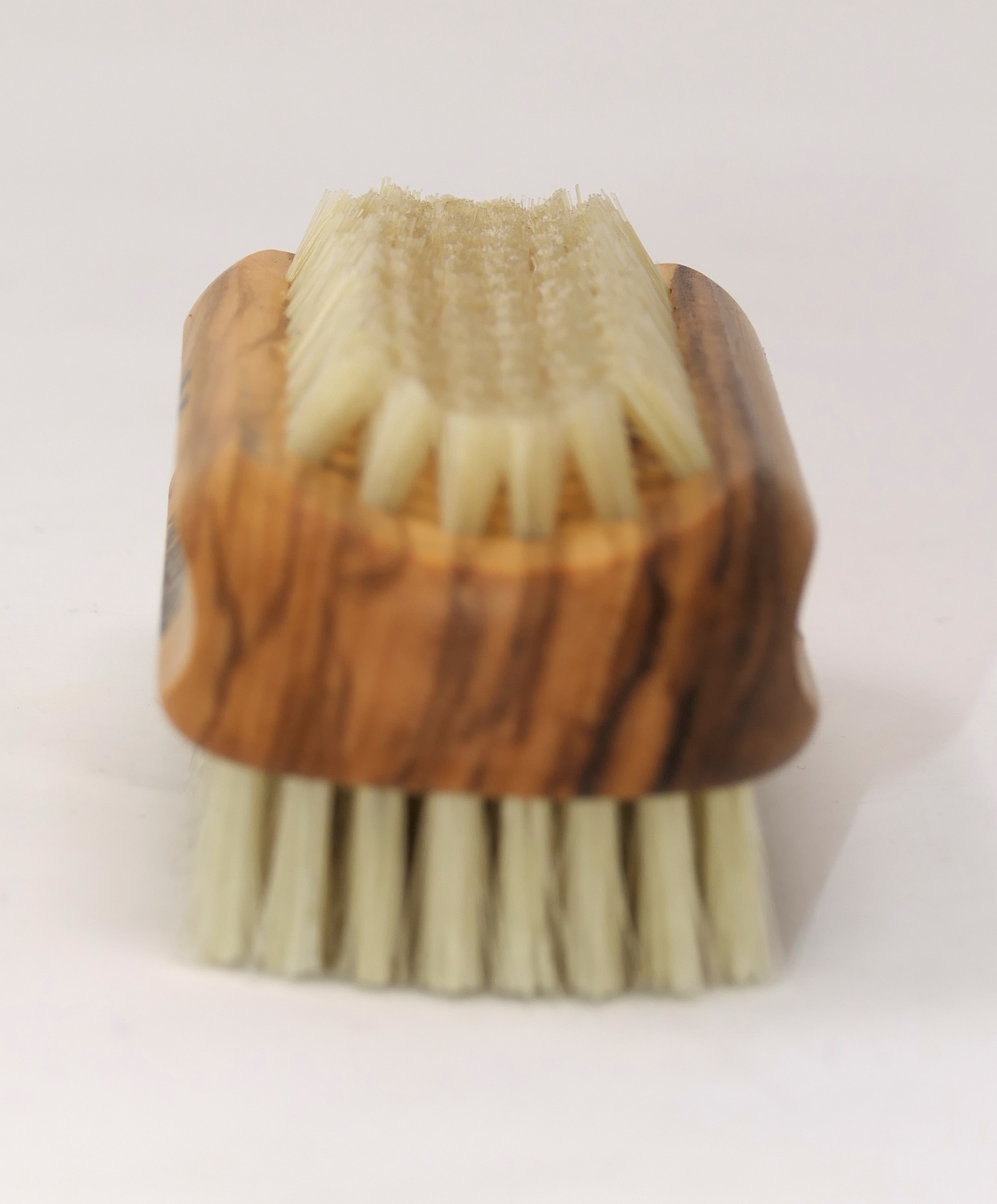 Nagelbürste aus Olivenholz